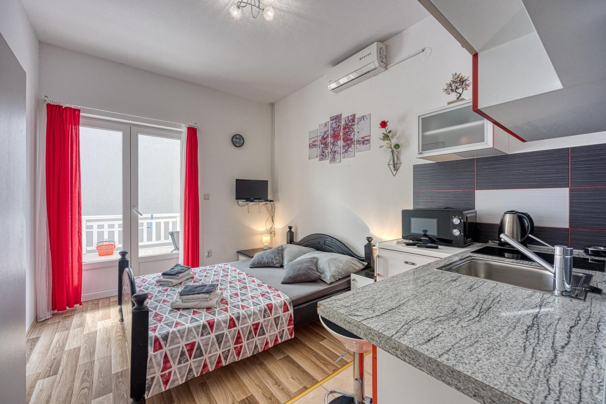 Studio Apartmani Ivanda Макарска Экстерьер фото