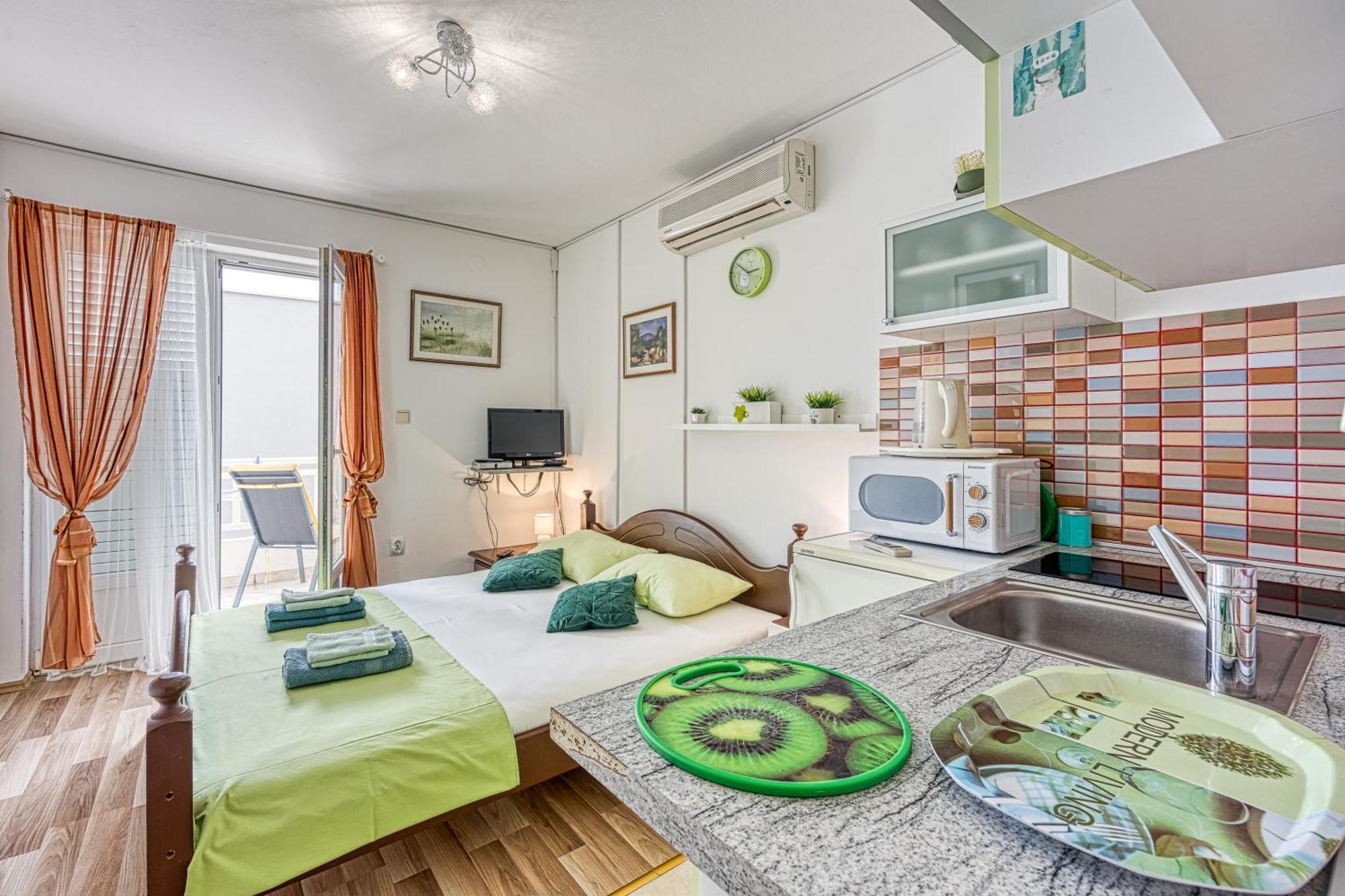 Studio Apartmani Ivanda Макарска Экстерьер фото